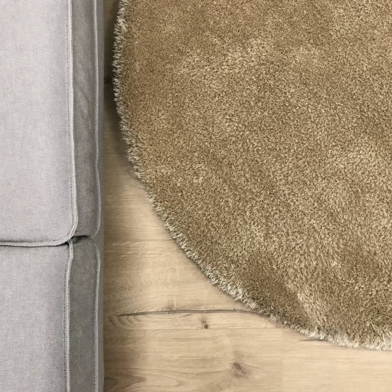 Ross 13 - Rond hoogpolig vloerkleed in beige kleurensamenstelling