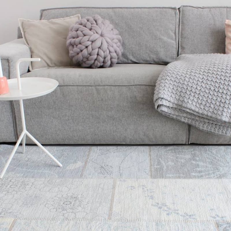 Chatel 21 - Patchwork vloerkleed met prachtig bloemendesign in het lichtblauw