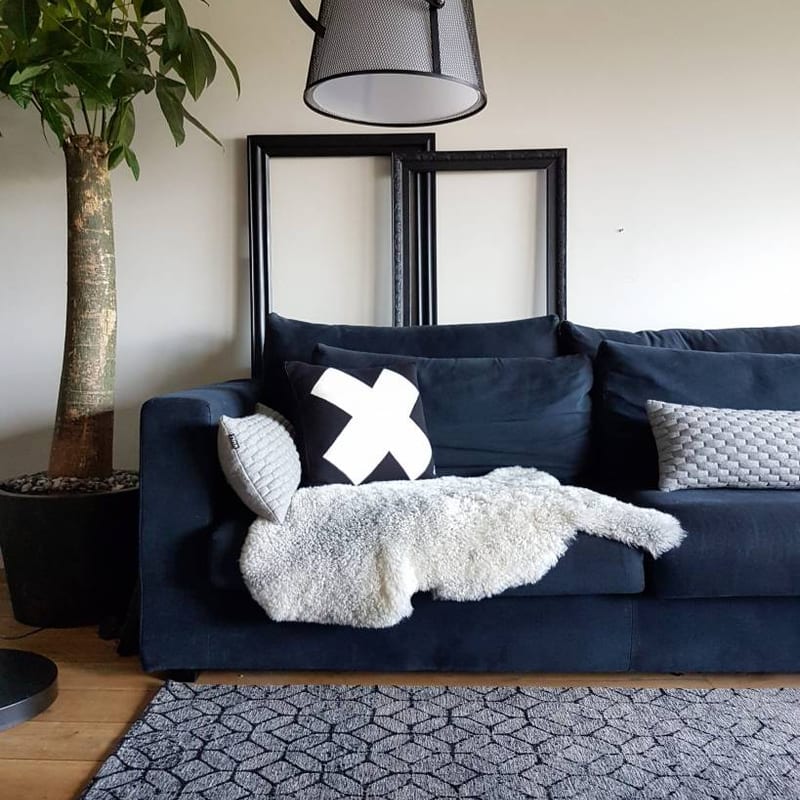 Noma 23 - Uniek geometrisch vloerkleed in steengrijze en zwarte kleursamenstelling