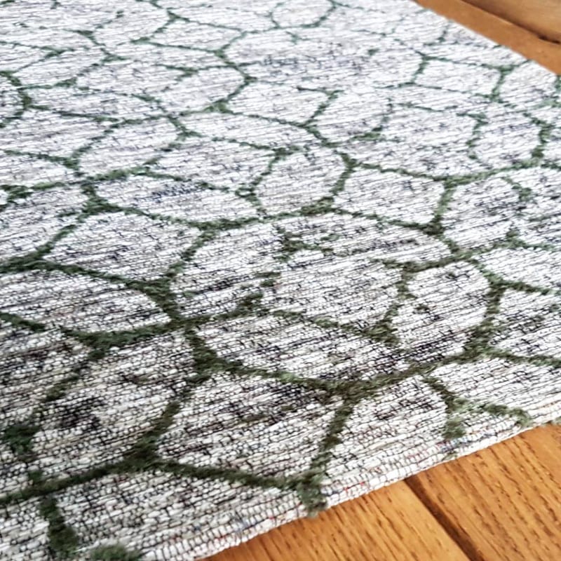 Noma 52 - Uniek geometrisch vloerkleed in steengrijze en donkergroene kleursamenstelling