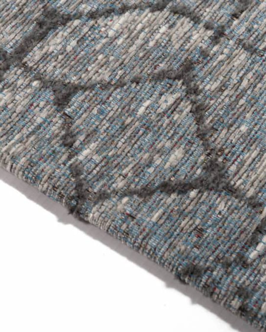 Noma 31 - Uniek geometrisch vloerkleed in pastelblauw met donkergrijze lijnen