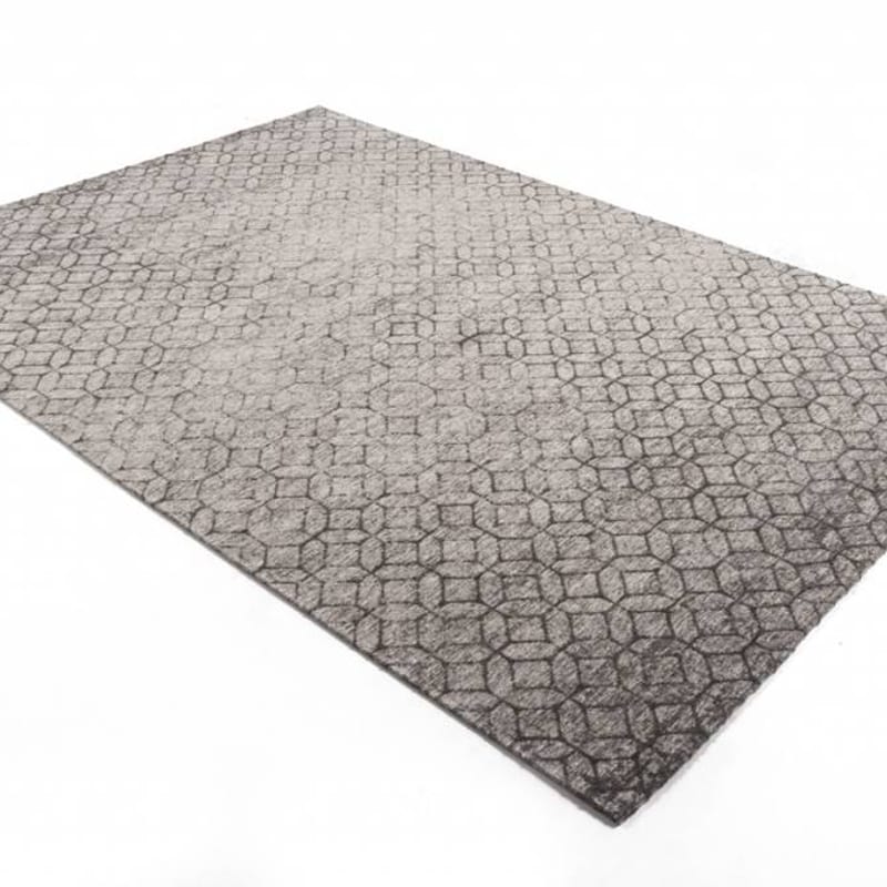 Noma 22 - Uniek geometrisch vloerkleed in steengrijs met zachtgrijze lijnen