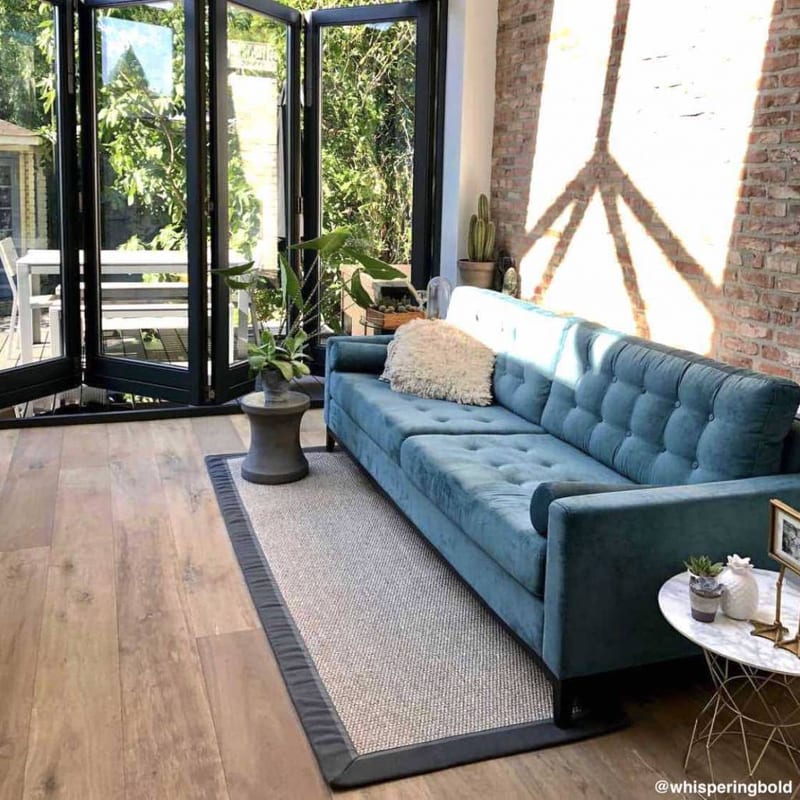 EdgarTown Grey RM23 - Naturel/Grijs sisal vloerkleed met donkergrijze band van Rivièra Maison