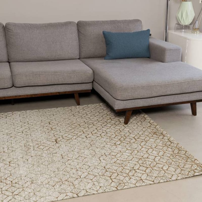 Noma 62 - Uniek geometrisch vloerkleed in steengrijze en donker okergele kleurstelling
