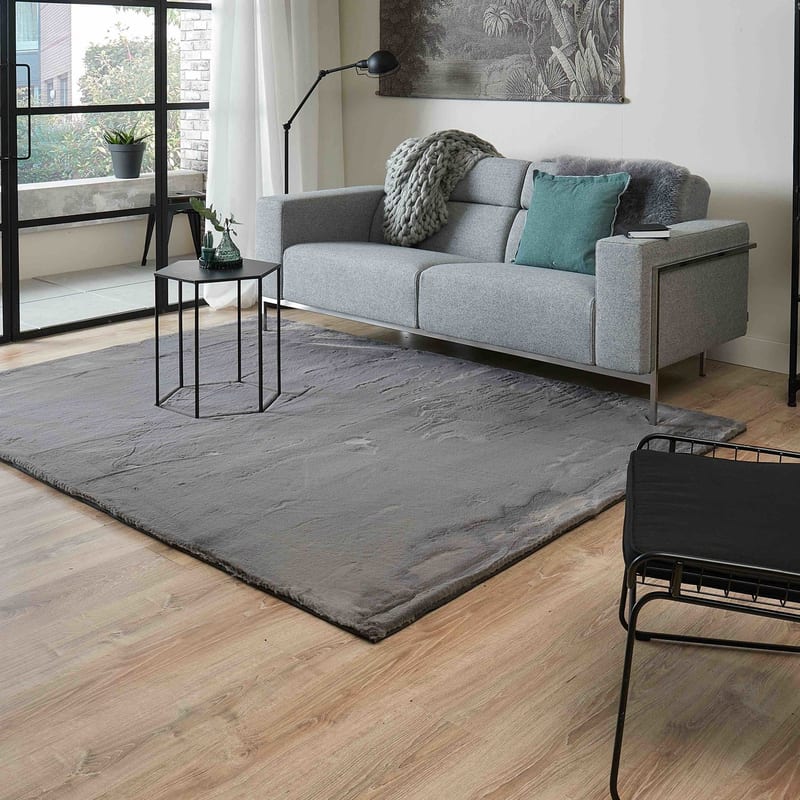 Fay Soft Dark Grey - zacht hoogpolig vloerkleed in donkergrijs