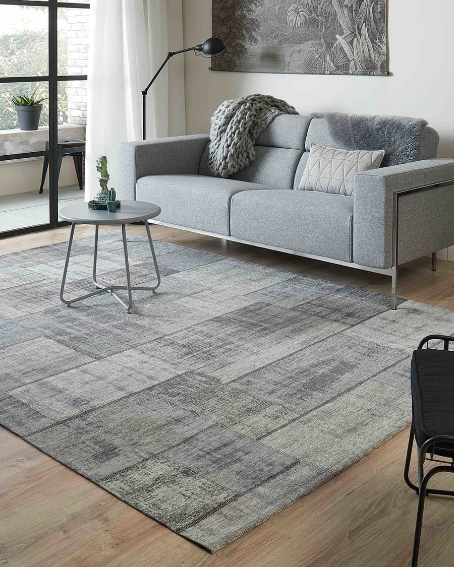 Pognum 24 - Uniek vintage vloerkleed in grijze kleurstelling