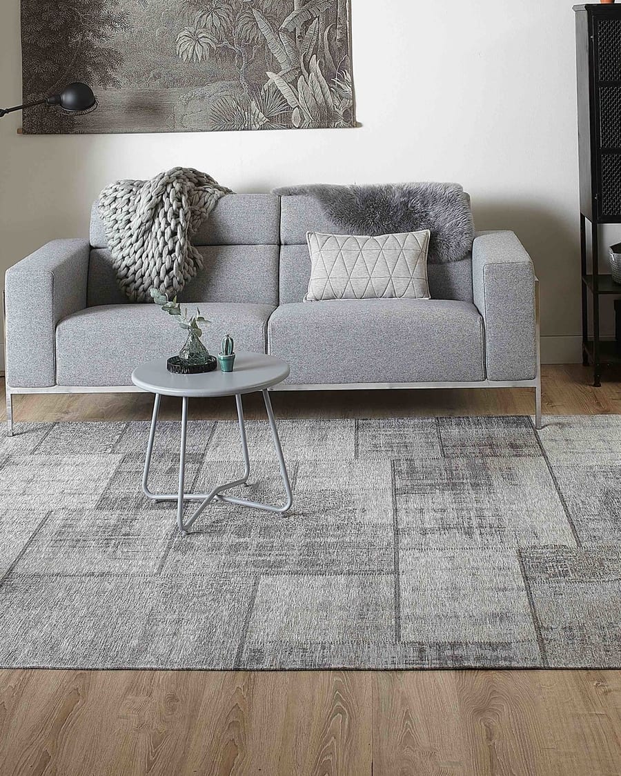 Pognum 24 - Uniek vintage vloerkleed in grijze kleurstelling