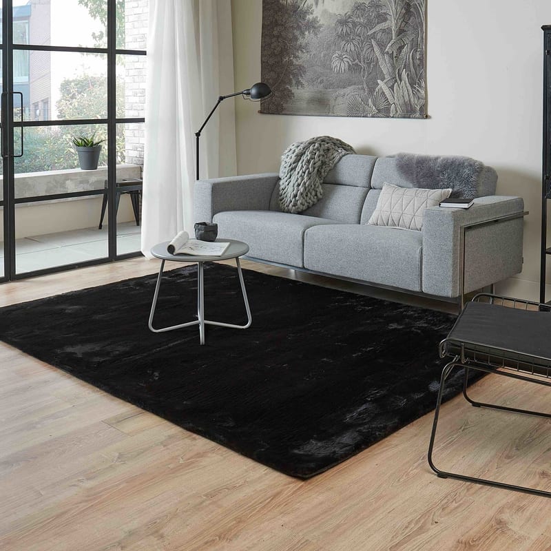 Fay Soft Black - zacht hoogpolig vloerkleed in zwart