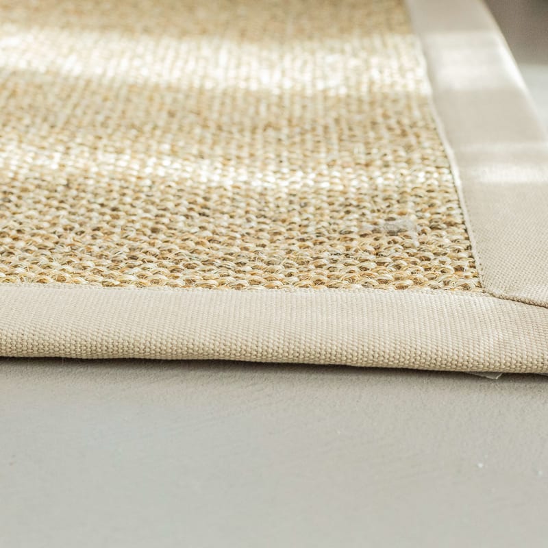 Luisa 13 - Uniek Sisal vloerkleed in Beige met crèmekleurige band