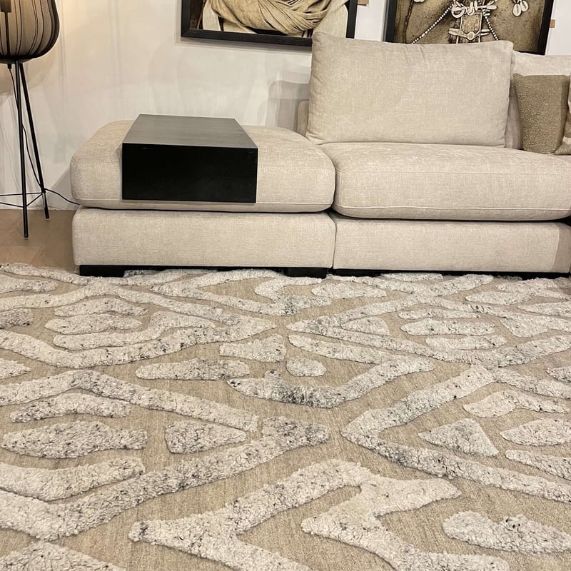 The York 13 - Wollen Carved Vloerkleed in Beige Kleursamenstelling
