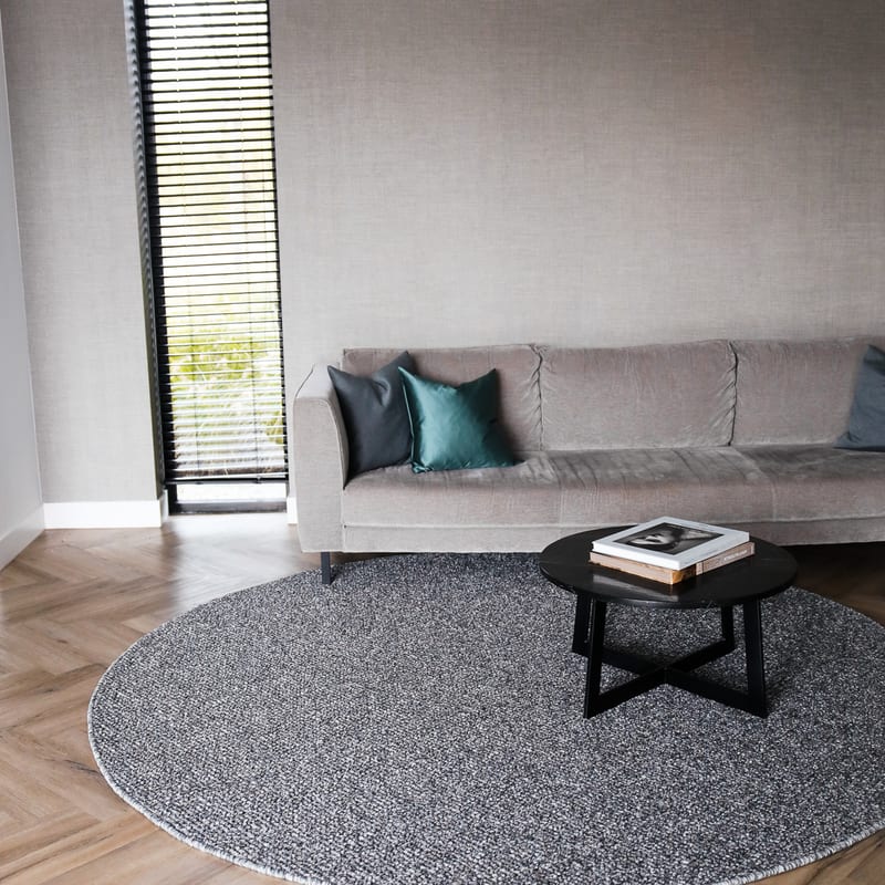 Natural Life 21 Donkergrijs - Rond vloerkleed wollen look met noppenstructuur