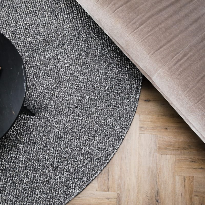 Natural Life 21 Donkergrijs - Rond vloerkleed wollen look met noppenstructuur