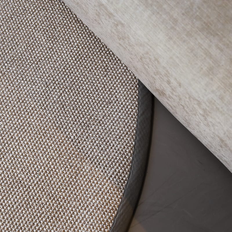 Lago 21 -  Rond  sisal vloerkleed in het zilvergrijs met taupe band