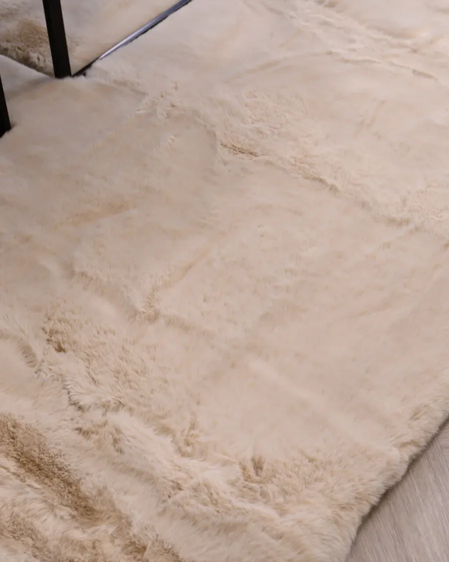 Hampton Soft Cream 12 - hoogpolig vloerkleed in organische vorm