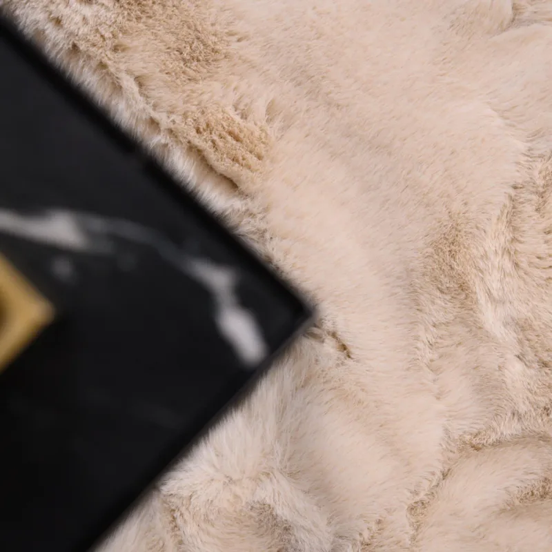 Hampton Soft Cream 12 - hoogpolig vloerkleed in organische vorm