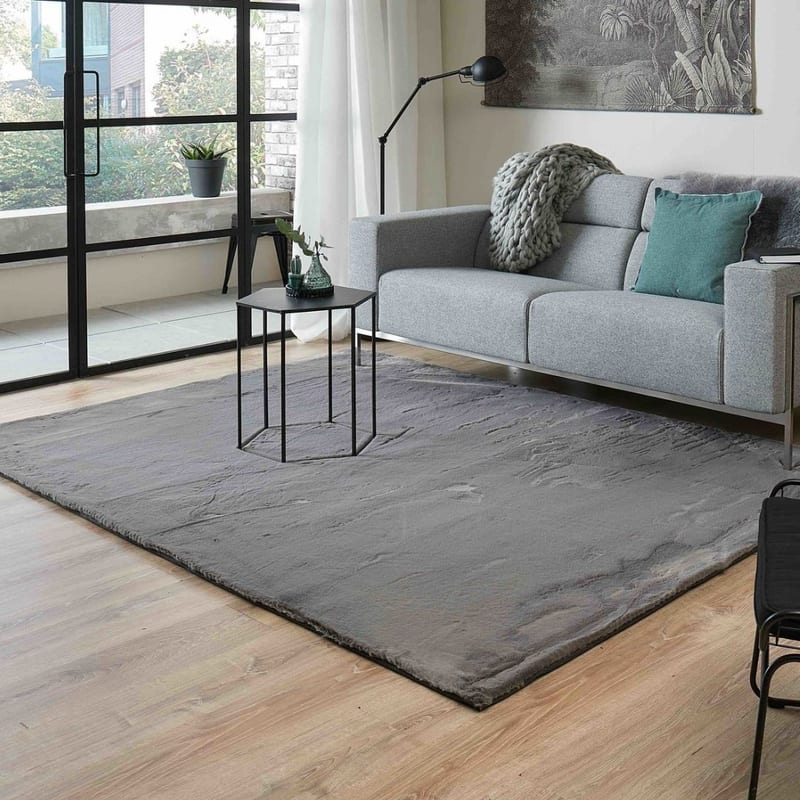 Fay Soft Dark Grey - zacht hoogpolig vloerkleed in donkergrijs