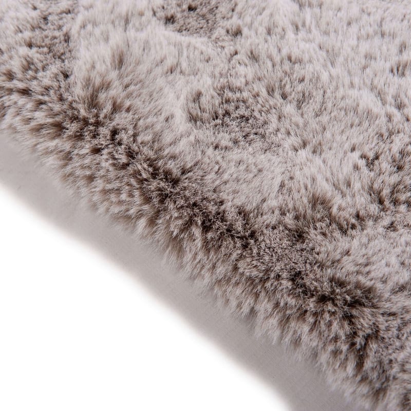 Lupo 15 - Knuffelzacht hoogpolig vloerkleed in elegant beige, met witte puntjes