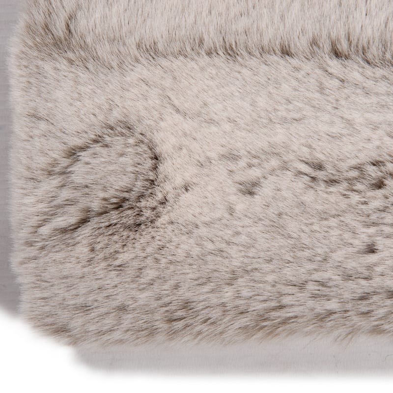 Lupo 13 - Knuffelzacht hoogpolig vloerkleed in elegant beige, met creme puntjes