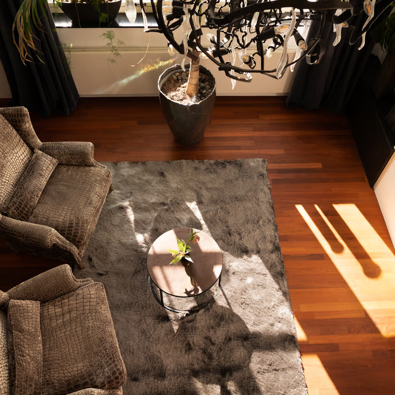 Reef 17 - Hoogpolig vloerkleed in Taupe kleur