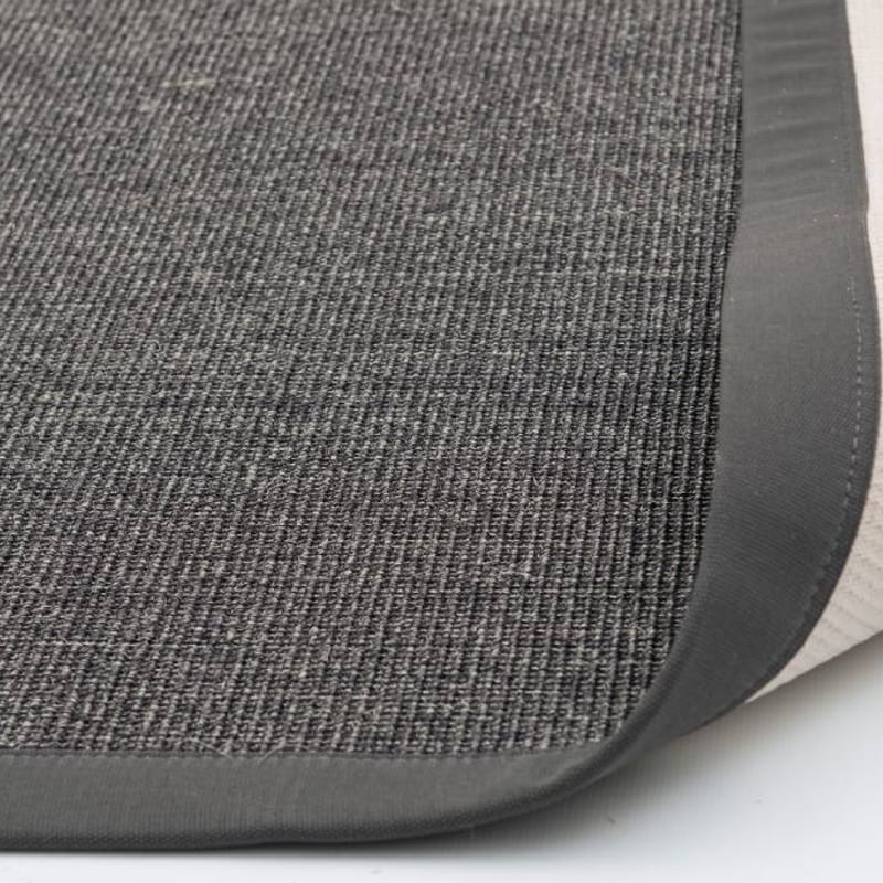 Premium 24 - Sisal vloerkleed in Antraciet met Donkergrijze band.