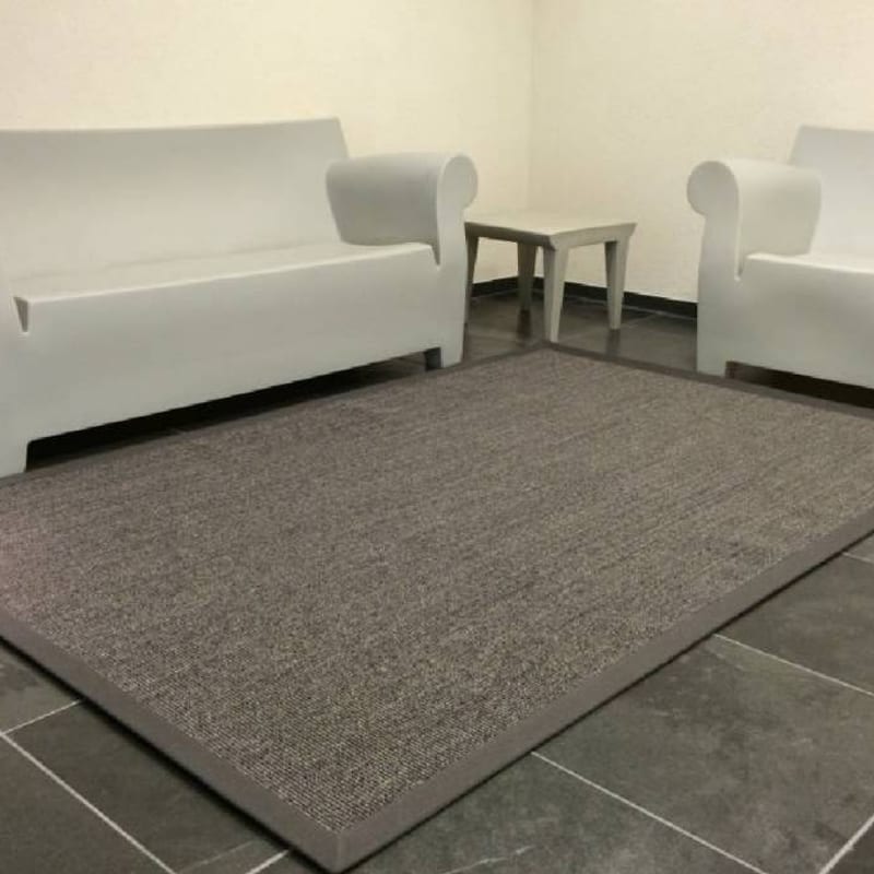 Premium 24 - Sisal vloerkleed in Antraciet met Donkergrijze band.